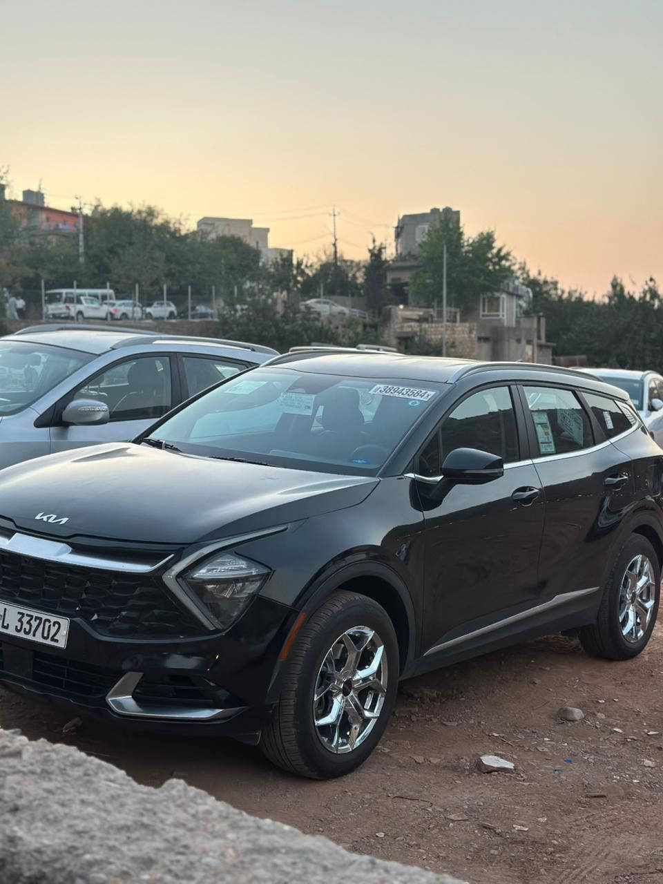 🚗 للبيع: كيا سبورتج 2024 – وارد امريكي
📍 مكان السيارة: بغداد – الدورة
📞 للتواصل: ***********
💰 السعر: 205ورقة 
📊 المسافة المقطوعة: 25.500 m
🛠️ المحرك: 4 سلندر 2500

⚙️ المواصفات:
• فول مواصفات عدا فتحة السقف
• بصمة تشغيل + تشغيل عن بعد
• مقاعد أمامية كهرباء مع تدفئة
• شحن تايب C بالكشنات + شحن وايرلس
• شاشة كبيرة
• كاميرا خلفية دوارة 
• حساسات 
• تبريد قطعتين
• درايف مود – أوتو هولد – نظام منحدرات
• هاند بريك بصمة
• الگير عدة قيادات 
•توقف المفاجئ امامي خلفي وجانبي ⁠   
كير ومحرك و كشر و صدر امامي خلفي كله مكفول 
دوشمة جلد 
تغليف الابواب مع الدواسات مع الستيرن 
الملحقات ..
1- قاعدة فيت بم اصلية كامله مع الفيت بم
2- عدة السيارة كامله 
3- كار بلي هدية للمشتري
السيارة ما بيها نقص ولا ربع دينار تحط عليها 
⚠️ أضرار السيارة:
• صبغ الجاملغ الأيمن
• تعديل بسيط على البارد في البنيد

📌 تفاصيل إضافية:
• رقم السيارة بغداد الدولي الجديد
• باسم المالك – تحويل مباشر
