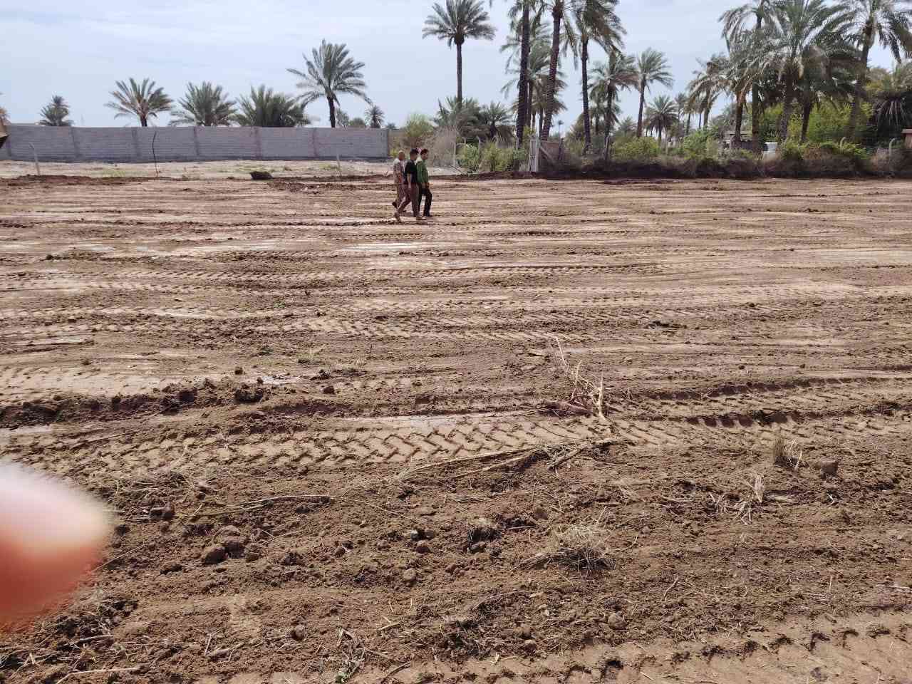 سلام عليكم 
آرض زراعية طابو سند (25) 
المساحة 4000متر مربع 
الواجهة 30م والنزال 100م
خدمات كافة
(ماء_كهرباء_تبليط) 
بالقرب من مجمع الزمرد او مدرسة العليمية الابتدائية
بالقرب من نهر دجله تعبد 500م عن النهر 
تحويل مباشر 
الاتصال على صاحب الارض او الاستفسار
*********** مصطفى قيصر.
