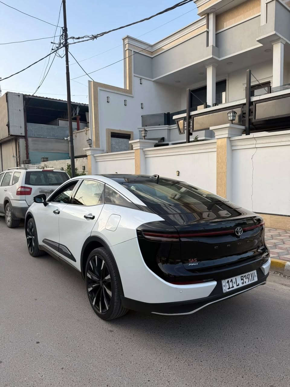 السلام عليكم
كراون موديل 2023 

وكالة sas 

ماشية 34000km
السعر:340 ورقة
السيارة ماجستا يعني فوول 

المواصفات:

* محرك 4 سلندر تيربو سعة 2.4 لتر.

* نظام هايبرد Hybrid MAX.

* قوة إجمالية حوالي 340–345 

* دفع رباعي.

* جنوط 21 إنج.

* شاشة 12.3 إنج.

* نظام صوت JBL. citeturn0search3

السيارة رقم بغداد هزة فحص جديد

📍مكانه بغداد.

***********
