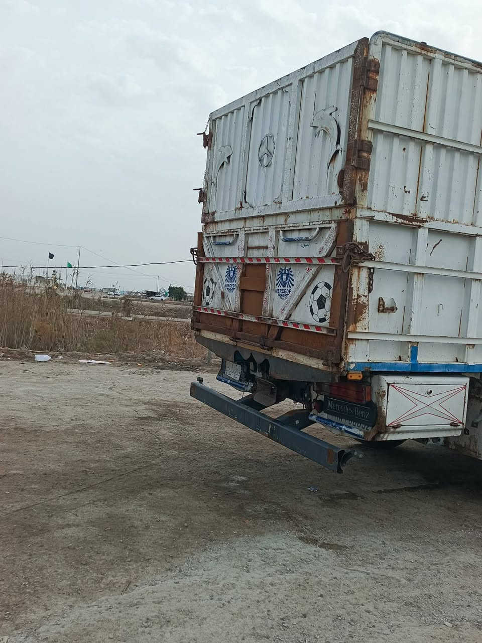 سلام عليكم بدي للبيع مكان ديوانيه للأستفسار علا رقم ***********
