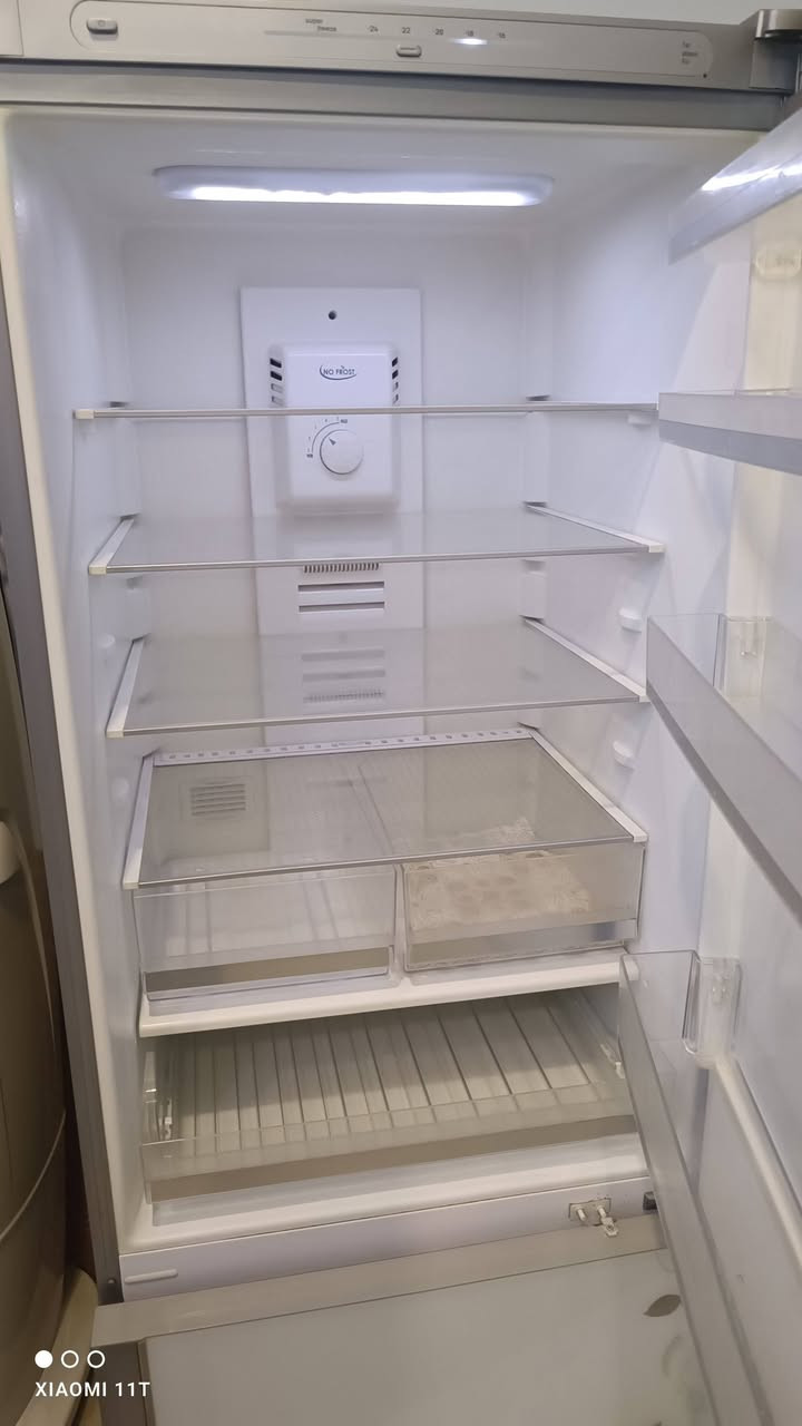 للبيع ثلاجة فيستل ١٨ قدم انفيرتر بلادية بلكامل ب٢٩٠ الف للتواصل ***********
