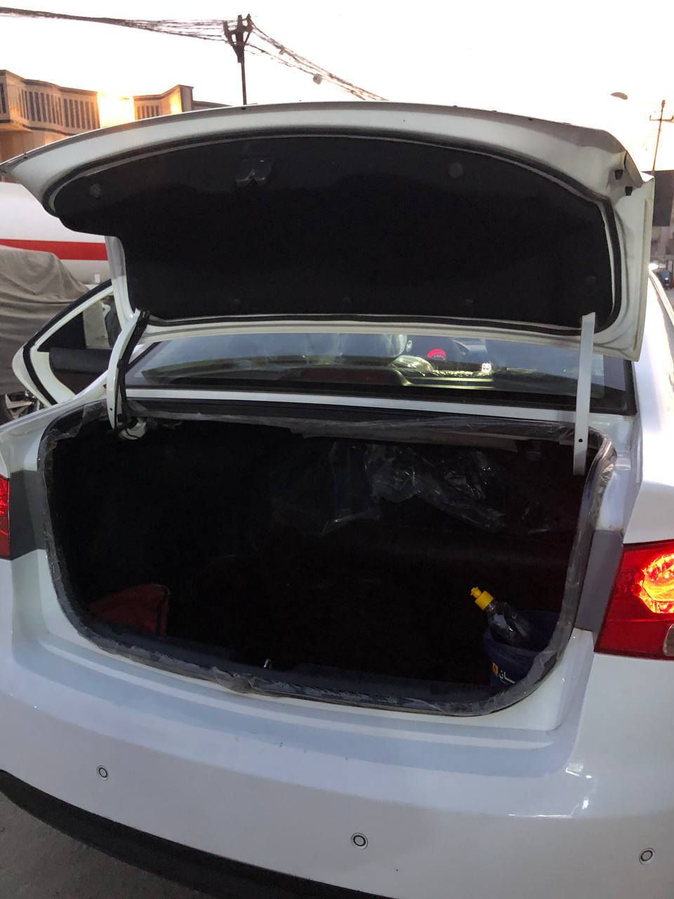 السلام عليكم
سيراتو ٢٠١٠ رقم سليمانية باسمي شرط تحويل  
سنوية ٢٠٢٧
خمسة ويل كب 
كير اوتو أربع نمر 
مكينة كبس بلادي ما مفتوح 
ماشي ٩٠ الف 
صدر خير من الله تجي وتشوف 
تدفئة و تبريد شغال وجديد وثلج 
منظومة زنون عالي ناصي وبروجكتر زنون 
اشاير بلمري 
تحكم ستيرن 
ما بيها اي نقص 
بيها بارد بداية بنيد كد أربع أصابع او خمسة وبيهة رصعة باب بصف السايق صغيرة 
قبل لا تجي تفتح كامرة وتشوف يلة تشرفني وكل الهلا بيك 
السعر ١١٢$
للاستفسار على رقم 
***********
مكان سيارة بغداد بلديات
