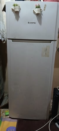 ثلاجه كدام العين ونضيفه السعر 400 وبيها مجال للاستفسار اتصل  077361003...