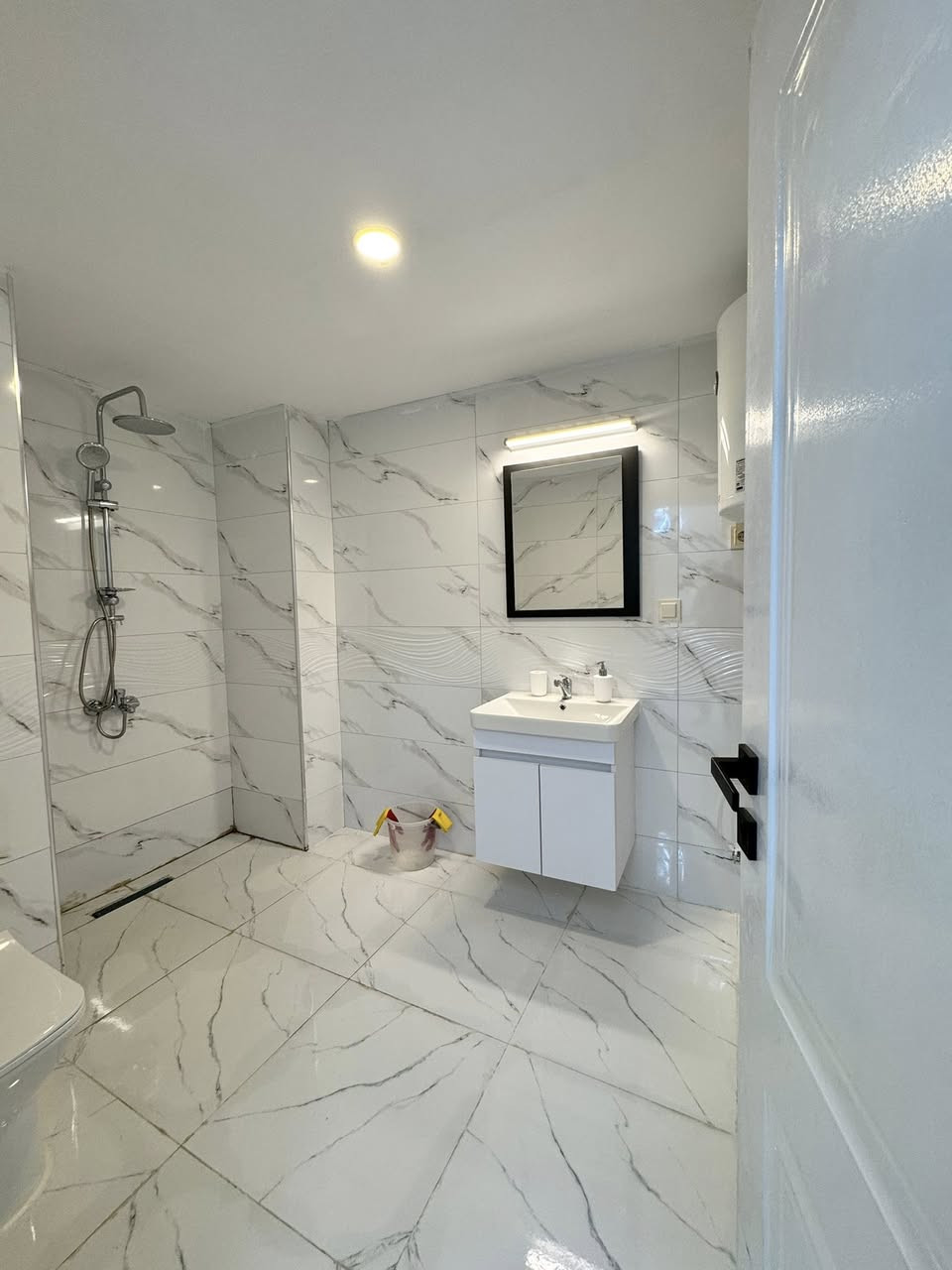 Lalav SUN TOWRS
شوقەی یەك ژوورى📍بؤ كري   راخراوو ل

پرۆژەی لالاڤ_سن تاورز

بە رووبەی 75 ✔️📍

▪️ژورى نوستن 

▪️ژوورى پيشوازى 

▪️چيشتخانه

▪️بالكؤن 

▪️ده ستشؤر 

شقة غرفة و صالة    #اليجار 🎁🎁📍في مشروع

لالاف_سن تاورز

بي مساحة 75✔️

✅ موثث 

▫️غرفة نوم

▫️استقبال

▫️مطبخ

▫️بالكون

▫️حمام

➖🔹➖🔹➖🔹

بۆ پەیوەندی | للتصال📲

📞***********
