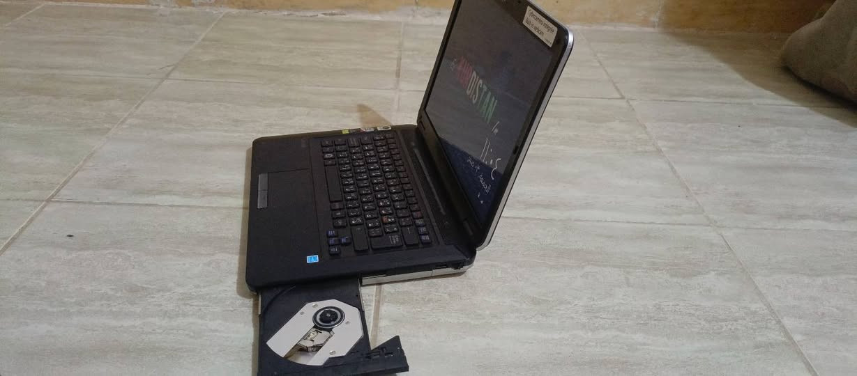 لابتبوب سوني للبيع سعر 45 الف 
هارد 320
ما بي اي مشكله 
ملحقاته شاحنه و 3اقراص 
منصب بي وندوز 8.1 تكدر تحدثه او تنصب عليه وندوز 10
مكان اربيل تواصل خاص او واتساب ***********
