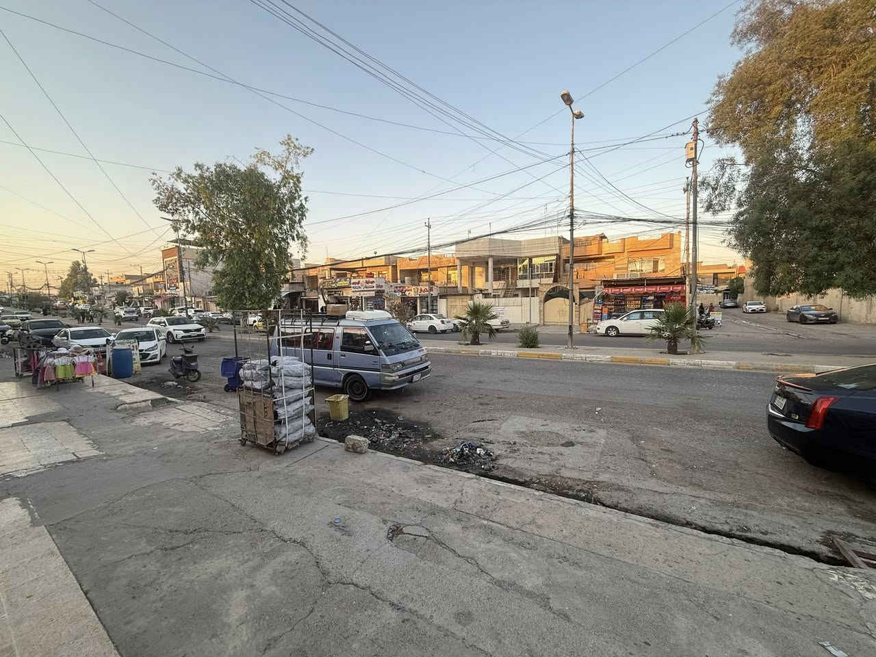 للبيع للبيع محل تجاري في حي نور على سايدين دانية ماركت
مساحة 12.5متر   واجهة2.5متر   عمق5متر
سعر الايجار شهرياً: 400 الف قفل

للاستفسار تواصل واتساب فقط 
‏ ‭0775 715 1464‬ اسيا / ‭0750 359 4652‬ كورك
