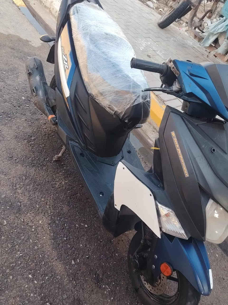 السلام عليكم دراجه زت آر مديل 19   دراجه نضيفه كهربائيات شغاله تجي تفحص وتأخذ السعر 500 وبيه مجال بيع أو المروس ب ايفون مكان سماوه


**إذا كنت صاحب هذا الإعلان وتريد حذفه لأي سبب، رجاءا أرسل رسالة إلى الدعم الفني**