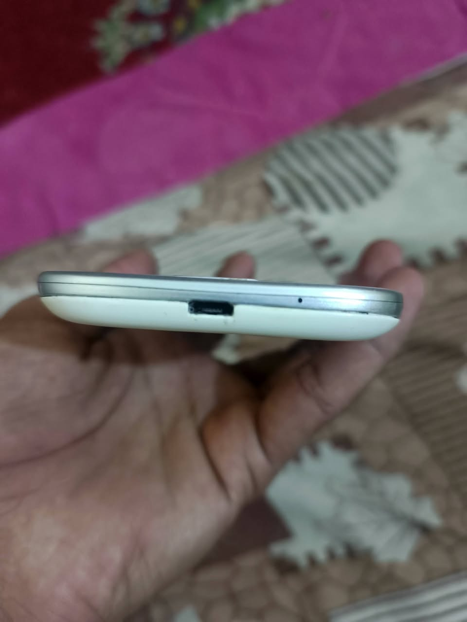 سلام عليكم كلكسي ثري  شغال شراي يجي واتساب مكاني بصره سعر ٣٠ ***********
