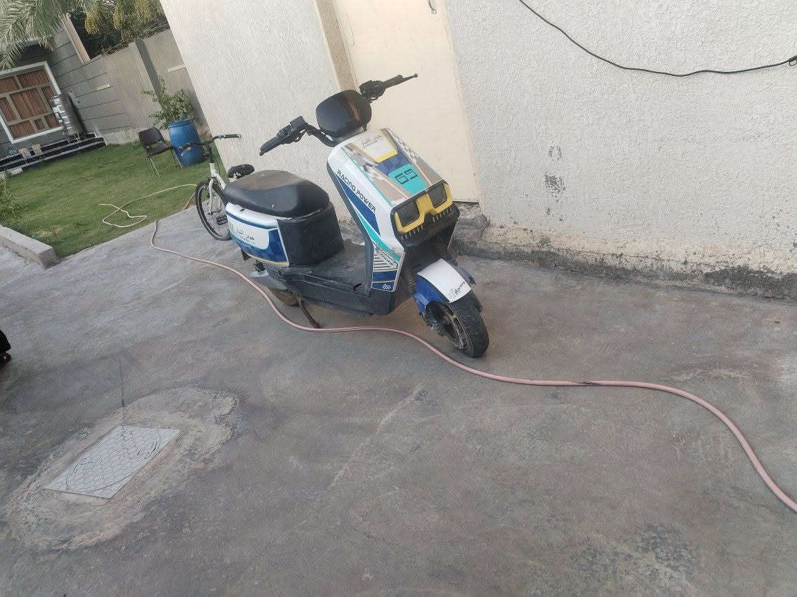سلام عليكم ام عيون نضيفة وشرط شغل بس نقص بطاريات مكان بغداد سعر ٢٢٥ وبيها مجال ***********
