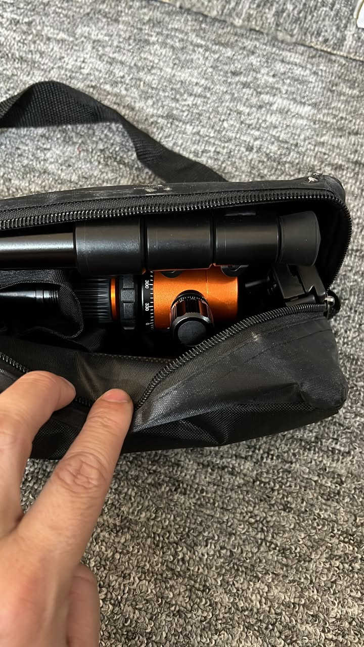 ستاند كاميرا ثلاثي (Tripod) – Jishane VP-831HRS
الطول الأقصى 180 سم
يتحمّل وزن حتى 3 كغم
رأس متحرك مع دوران 360° لتصوير زوايا متعددة


**إذا كنت صاحب هذا الإعلان وتريد حذفه لأي سبب، رجاءا أرسل رسالة إلى الدعم الفني**