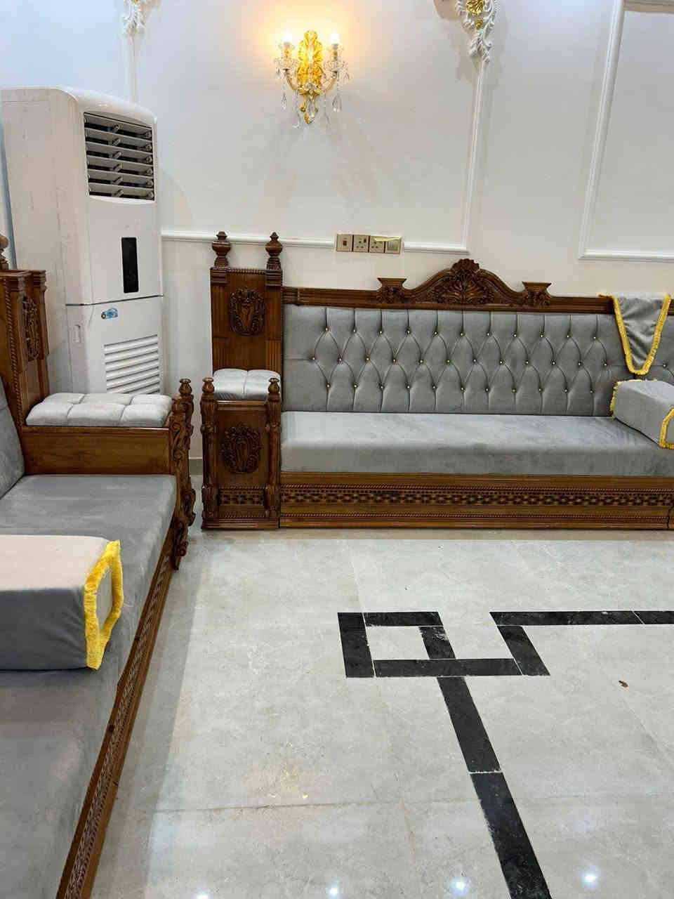 معمل نجارة الايهم 
⚜️ديوان حديث بأسلوب معاصر ومميز⚜️
تم تسليم طلب احد الزبائن في المدائن الى الاخ ابو عمار العكيلي 
 شايف كل الخير 
***********

حسب طلب الزبون والمساحه المطلوبه🔨✂️
كادر محترف في التصميم والتنفيذ 👌
يوجد كادر متخصص لأخذ القياسات 📝

مصنوع من ارقى الاخشاب الطبيعيه👍
من خشب الچام الروسي المجفف🌞
والسنديان الامريكي 👌
والزان المصري ⚒️
خامات واقمشه مستورده جيدا جداً🛋

قماش خاصيه waterproofing

امكانيه تغيير لون الخشب والاقمشه حسب رغبه الزبون

العنوان - بغداد بسماية الشارع العام مقابيل مستشفى الجامعة اللبناني

للاستفسار يرجى مراسلتنا على بريد الصفحه📩
خدمة اخذ القياس مجانآ
خدمة النقل والشد مجانآ 🚚
او الاتصال📞
***********
***********📲
