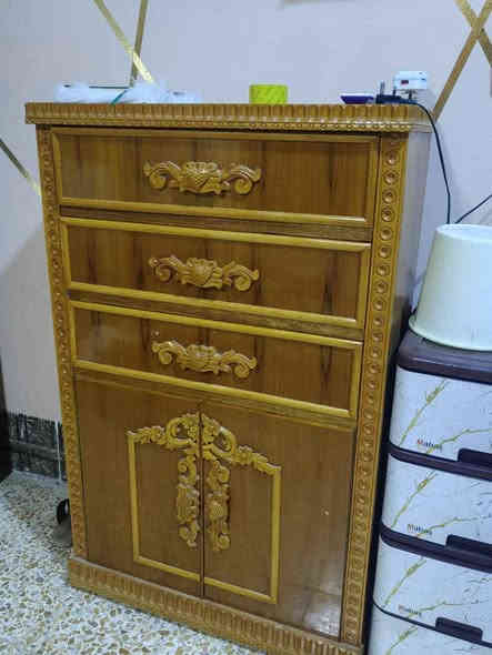 غرفة نوم اخشاب ملحق

5 ابواب
زاوية
امراية
كما موضح بالصورة

السعر
مليون وثلاثمية الف د.ع
1,300,000
وبي مجال 

للتواصل

اسيا
***********

الكورك

***********

العنوان الموصل الجانب الايمن حي الرسالة
قرب جامع المدينة المنورة

#مكلف_بالنشر موصل
