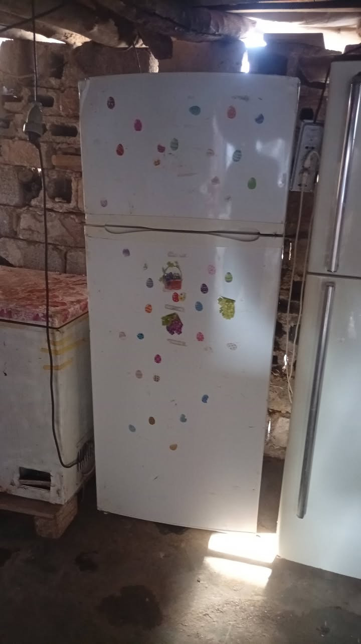 ثلاجات للبيع حجم كبير سعر الوحده125 الف وبيهن مجال الاتصال على الرقم التالي *********** المكان كركوك حي العروبة
