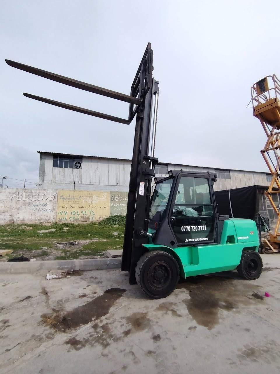 حجم  5 طن     جب ناصي 2  قطع ارتفاع الجب  2.40  مترات4حركات محرك  ديزل  6بستون s  آوراق منفيس مؤقت مشتغله قليل شوكيه مكفول كفاله عامه العنوان سليماني  حي صناعي للاستفسار   عن السعر اتصل على الأرقام  ***********
او مراسله واتساب  يوجد توصيل 🚚 الى جميع المحافظات
