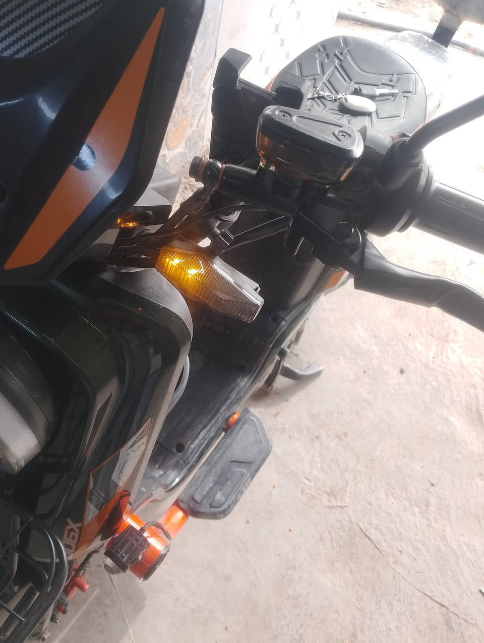 السلام عليكم دراجه شحن R8
موصفات الدراجه🤩⬇️
عدد البطاريات 5 اصغار ✅
موديل 2025 ✅
منفذ يوبياس✅ 
نظام بي p✅
نظام بك R ✅
بلوتوث ✅ 
لايت عالي ناصي ✅
استاند عدد 2✅
شاشه ملونه✅ 
هورن  ✅
اشاير يمنه ويسره➡️ ⬅️
دبل اشاره ↔️
قفل ستيرن✅
السعر 350 وبيه مجال 
مكاني/ بغداد/ المحموديه ناحيه الرشيد سريع الدولي 
الاتصال او واتساب 
***********
***********
