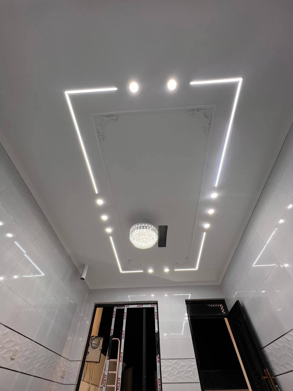 خلفة ديكورات وصباغ متفرغ اشتغل جميع انواع الديكورات صبغ جبس بورد سحبات بأنواعها واجهيات سقوف ثانوية كل مايلزم الديكور مكاني بغداد اطلع قطعي وباليومية ***********___*********** علي الصباغ
