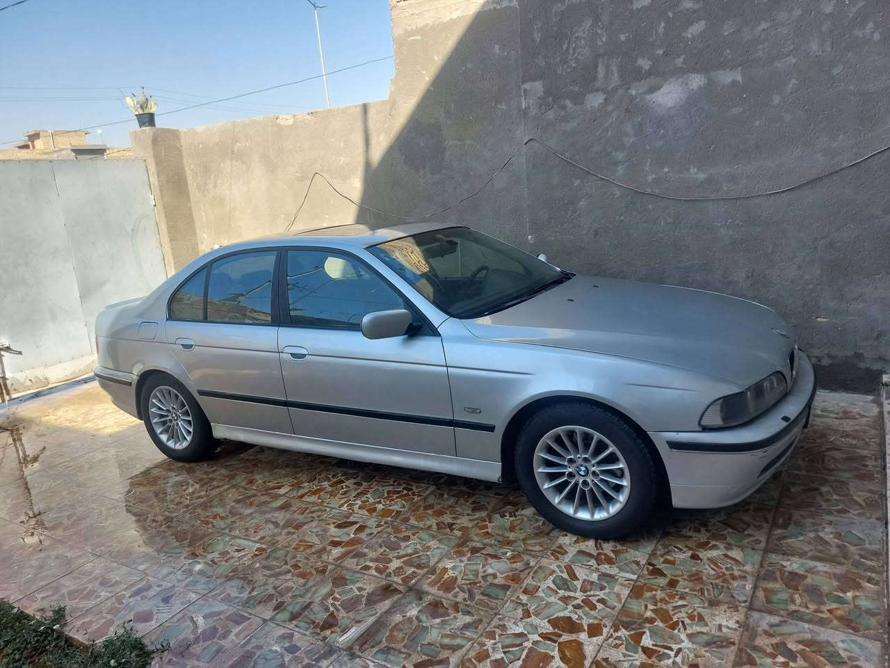 سلام عليكم 

سعرها  85وبيها مجال 

اخوان BMWصقر مو ديل 96جاهزه وعلى ايدي مكفوله من ضربه فقط رش جماليه شواصي لغود تكم قمره كفاله فقط رش جماليه رقم بغداد دولي بسمي محرك تك فانوص حجم 528فول غرفه جديده جلد بلاد مو دوشمه مواصفات تحكمات خير من الله سياره بس عندي بناء الله شاهد فوك الشده اخذتها والشراي يخابرني ويدلل مكانها واسط النعمانيه 
*********** هذا رقمي خابر وتدلل
