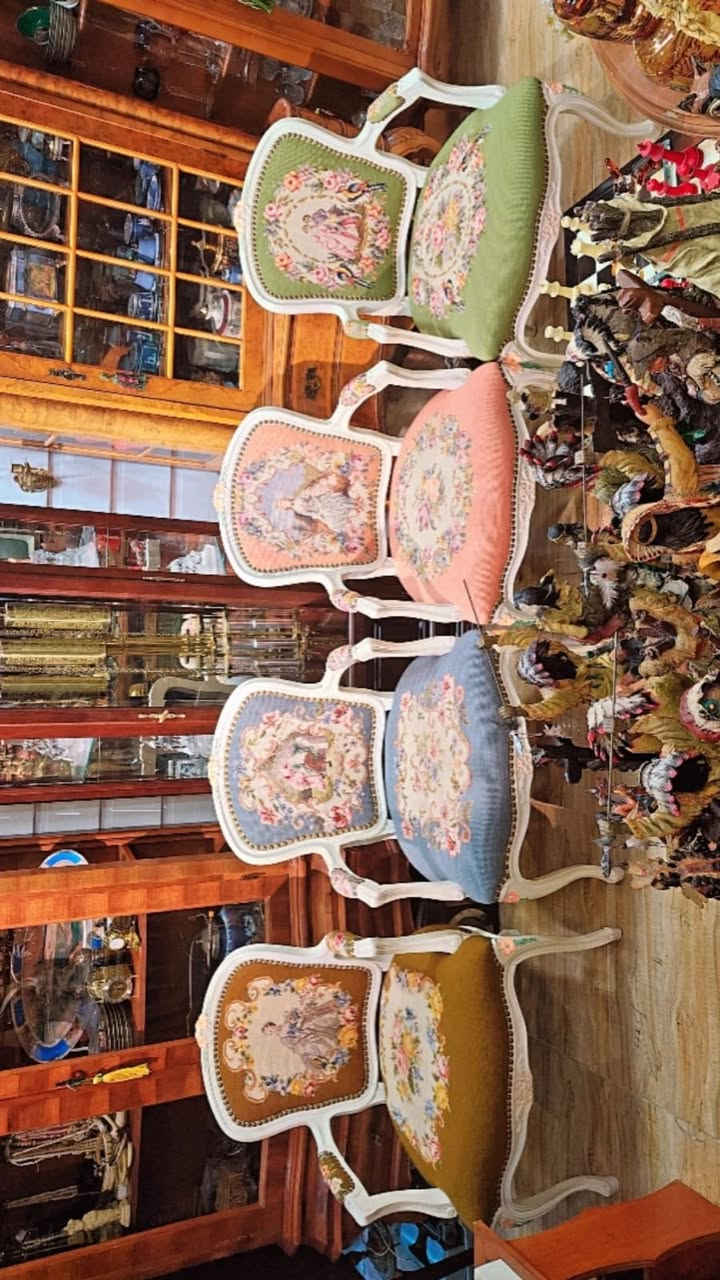 تخم. كراسي قديم اصلي فرنسي محل سليمانيه سروري وات ساب ***********
