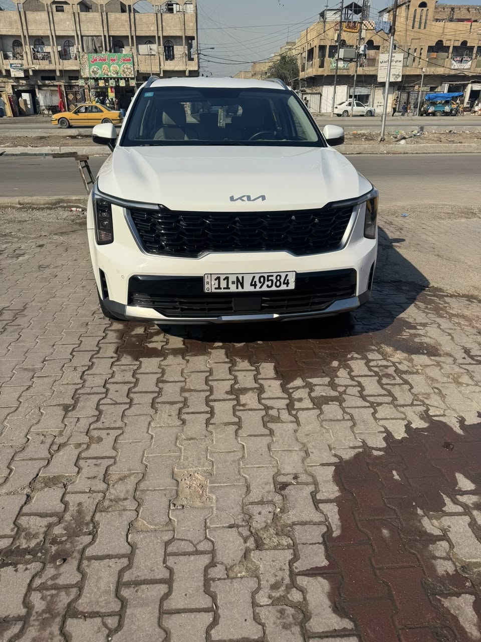 السلام عليكم                                              سيارة سورنتو موديل ٢٤ للبيع                             سيارة جديد مكفوله من صبغ.                            العنوان حي اور تلفون ***********  السعر  ٣١٥ العداد   ١٩.
