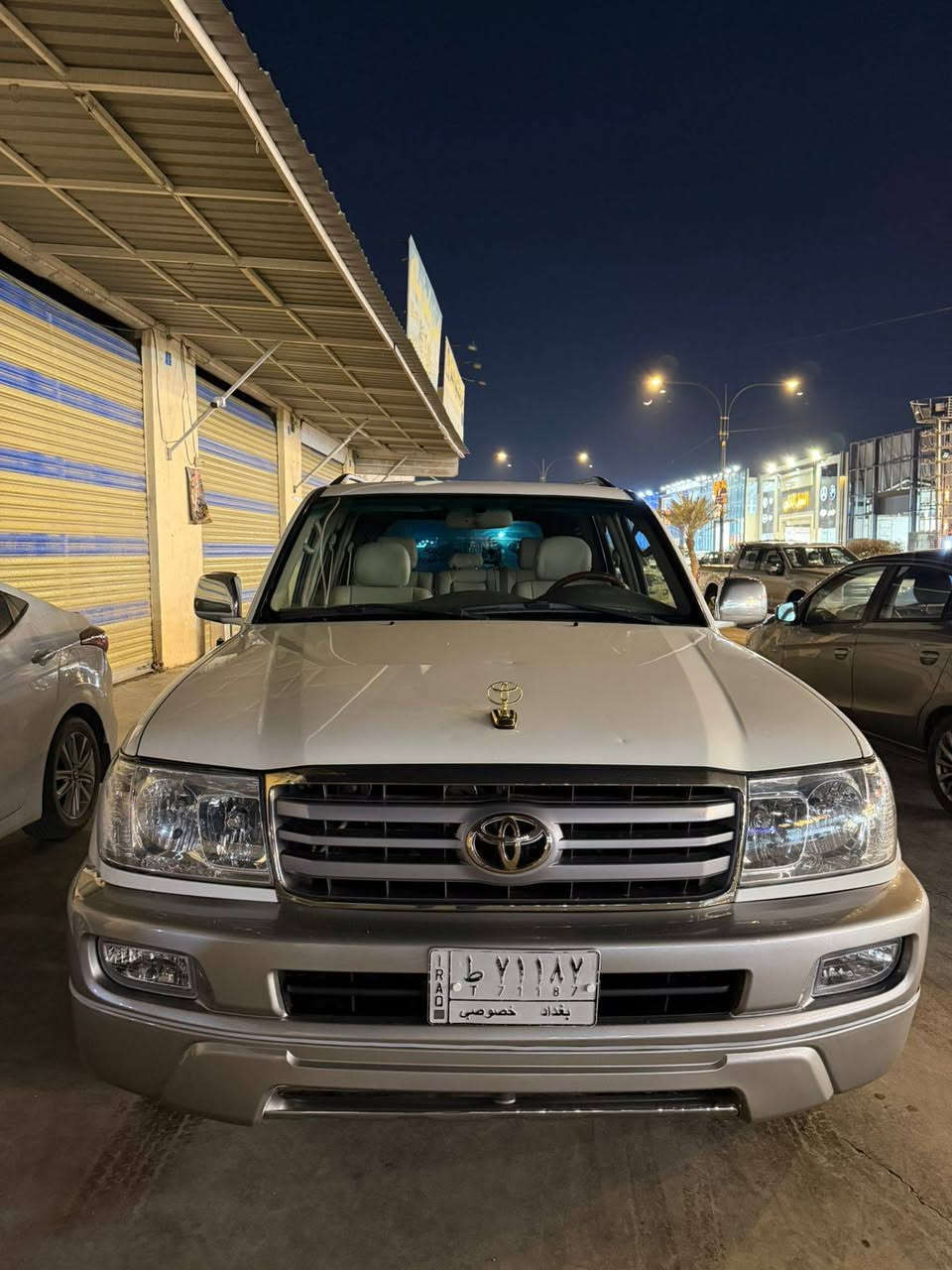 سلام عليكم لاندكروز موديل 2000 ماشية 400 فول الفول مواصفات دبي نظيفة جدا غرفة بالكارتون متصرف عليها دينار واحد كير مكينه تبريد كفالة صبغ حزام من الامارات بدون اي دواخل او فتح قمارة بنيد مكفول موقع السيارة بغداد السعر 165 للاستفسار ***********
