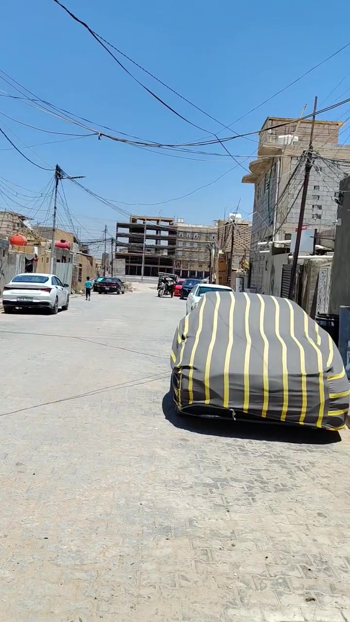 بيت للبيع في حي الرحمة
غرفة وصالة ومطبخ واستقبال
على الشارع المقرنص
اساس كونكريت السقف عكاده 
نظيف كاشي مرتب 
السعر ٢٧ وبي مجال بسيط
***********
