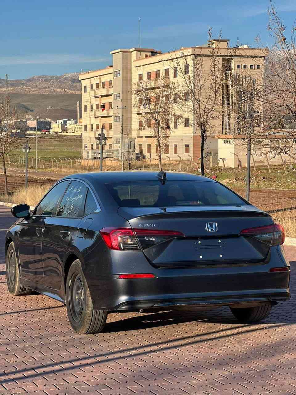 هوندا سيفيك 2023 LX 
السعر ١٣٣$ومجال
ضرر شبر جملغ و بابين صبغ بدون داخلي بدون ايرباك بجم كپض 
شرط تترقيم شمالي 
محرك 2.0L v4
بضمه 
تشغيل عند بعد
شاشه 
كاميره
حساس
تحديد سرعة
تحكم سكان 
مكان سيارة عقره 
اتضل واتساب ***********☎️ أربيل, العراق
