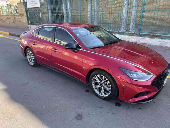 السلام عليكم - سوناتا 2020 الشكل الجديد وارد امريكي ماشية 37  الف ميل  رقم بغداد محرك 2500gdi حادثة بسيط  موضح بل صور جزء من الجاملغ الخلفي السياره نظيفة وكامله/  السياره سعره 185    وبيه مجال  بسيط
مواصفات السياره 
بصمه تشغيل
ابواب ذكي 
مري شفط 
هندبريك دكمه 
تشغيل عن بعد
نقطه عمياء
اشاير بل مري
اريع انظمه قياده
رادارت توقف 
لايت زنون اربع عدسات
تحكم ستيرن جهتين
صوت ستريو
اوتو هولد
ويلات كروم
كشنات تدفى
تحديد مسار
هندبريك دكمه
تبريد قطعتين امامي - خلفي
توقف ذاتي عند الاصطدام
تحديد مسار
كشن كهرباء
عداد ديجتال
قيادة ذاتية
جنطة ذكيه 
شحن واير ليس
وباقي مواصفات السوناتا المعروفه
/ لتواصل ***********
