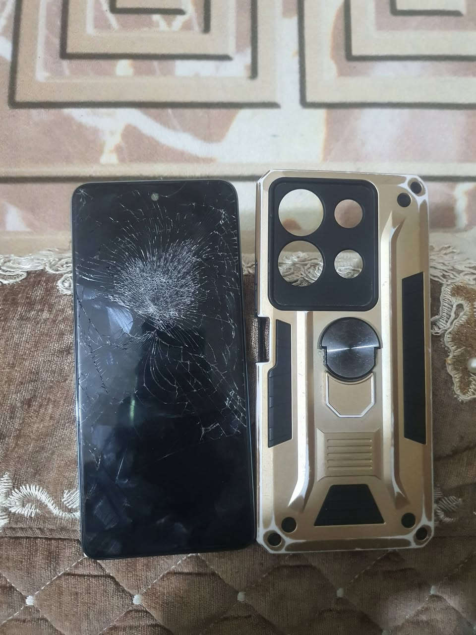 السلام عليكم جهاز انفنكس نوت 30 جهاز ذاكره 256الرام 16مواصفاته معروفه ببجي 60فريم وكع مني انكسرت الشاشه والضهر البورد شغال السعر بليرضي الله مكاني بغداد ساحه عدن رقم الهاتف 
***********
