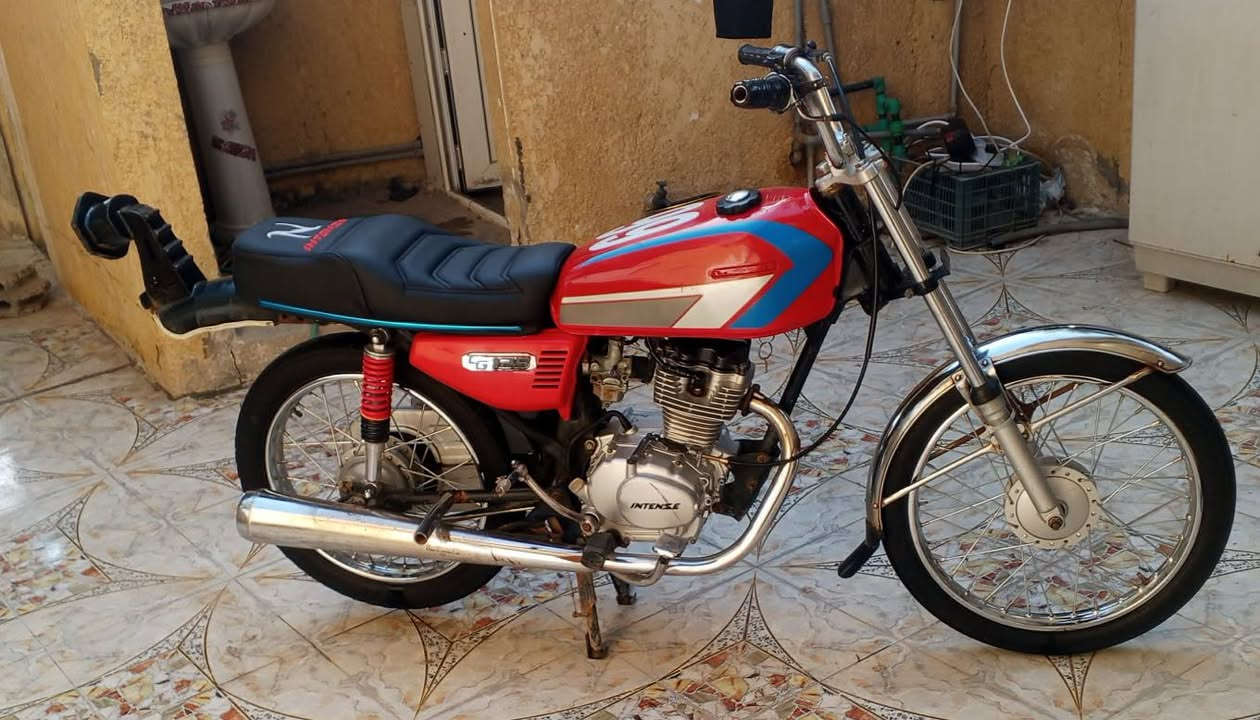 سلام عليكم انتنس لبيع ما مفتوحه امحرك 23 وشاصي 16 أوراق اسكنر دراجه نضيفه شوفت عينك وسعر 550 وبيه مجال لشراي *********** لمو شراي لايجي خاص وتعبني امكان حله محاويل
