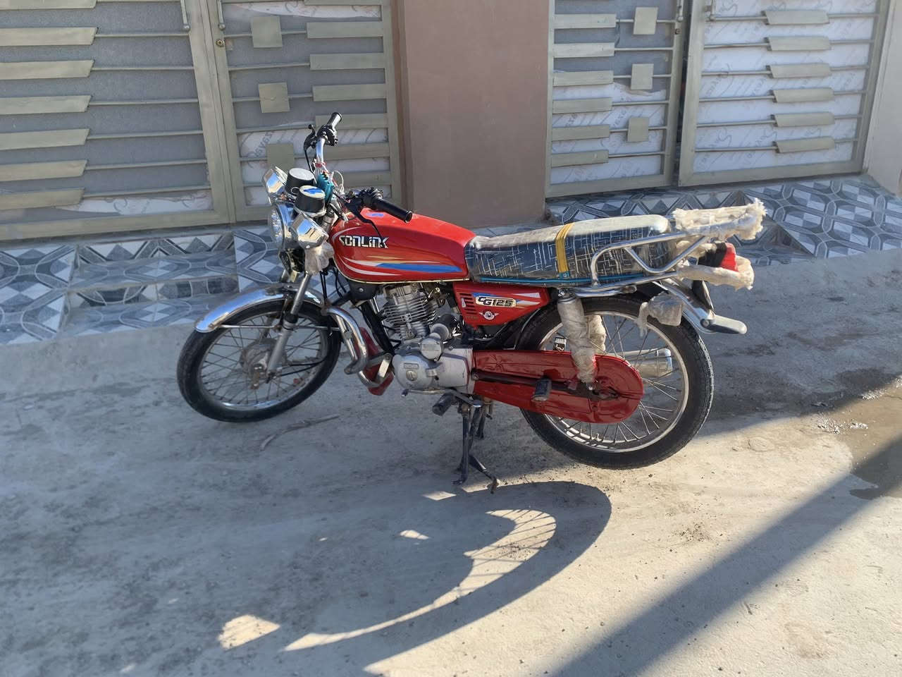 سلام عليكم دراجه خير من الله سلف شغال  كهربائيات كامله دراجه احله من صوره مكينه دايوان اكزوز دايوان معمره جديد الدراجه بس دبلات إماميه موشي *********** عندي واتساب بي
