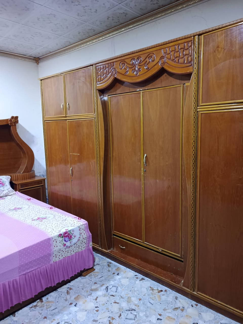 @إشارة 
غرفه نوم حطاطه كنتور 6 بوب مع 4 ملاحق ومجر وزاويه باب وحده و3ملاحق وزاويه جربايه نضيفه مابيه شخط غرفه كلش نضيفه مكاني بعقوبه تقاطع الساده ***********
