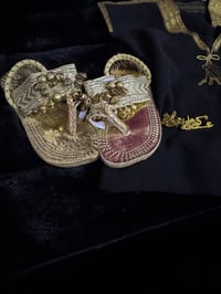 متوفر • ملابس