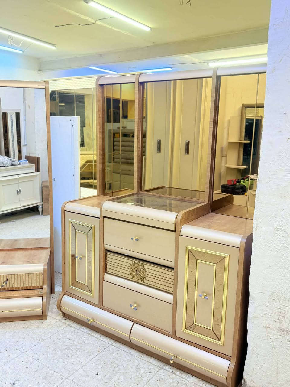 ✨ غرفة تركي  اصلي صبغ حراري  11 قطعة ✨
نظام سلايت وابواب بروفايل فاخر
سرير مخزن جك 
 ضهر بلوك
 جام برونزي 
 قماش وتر بروف أصلي
 سرير مخزن جك 
✨ نظافة 90/💯
 السعر  / خاص 
شد ونقل مجاني داخل بغداد
توصيل للمحافظات بأسعار رمزية


**إذا كنت صاحب هذا الإعلان وتريد حذفه لأي سبب، رجاءا أرسل رسالة إلى الدعم الفني**