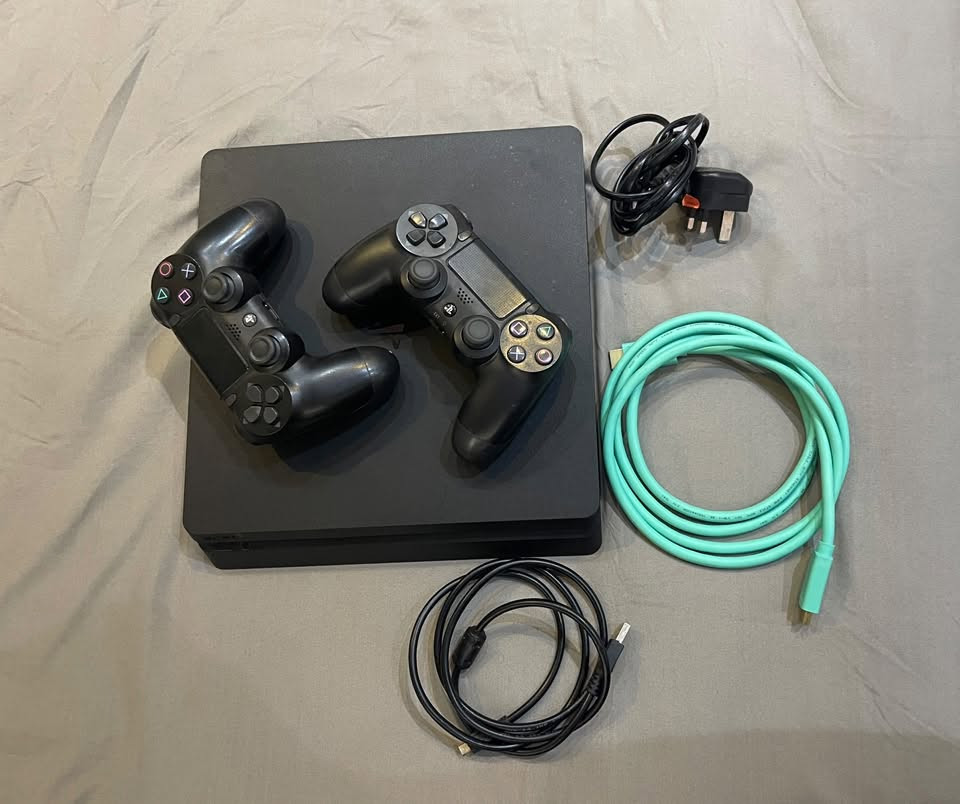 السلام عليكم
بلي 4 سلم مهكر نضام 12✅
ذاكرة نص تيرا(500GB)✅
كامل ملحقاته( جوستكات عدد2 اصليات _ كيبل HD _كيبل تشغيل الجهاز ) ✅
يحتوي على 5 العاب :
1-ريد ديت✅
2-بيس26✅
3-فيفا26✅
4_سيارات‏✅
5-كوست ساموراي✅
جهاز استعمال قليل صار شهر من اخذته لوك ستيكر لا مفتوح ولا مطكوك للتنضيف حتى تراب مابي بعده ع وضعة مثل ما طلعته من الكارتون✅
السعر 330 وبي مجال بسيط للشراي مكاني بغداد 
للتواصل *********** متواجد خاص او واتساب
