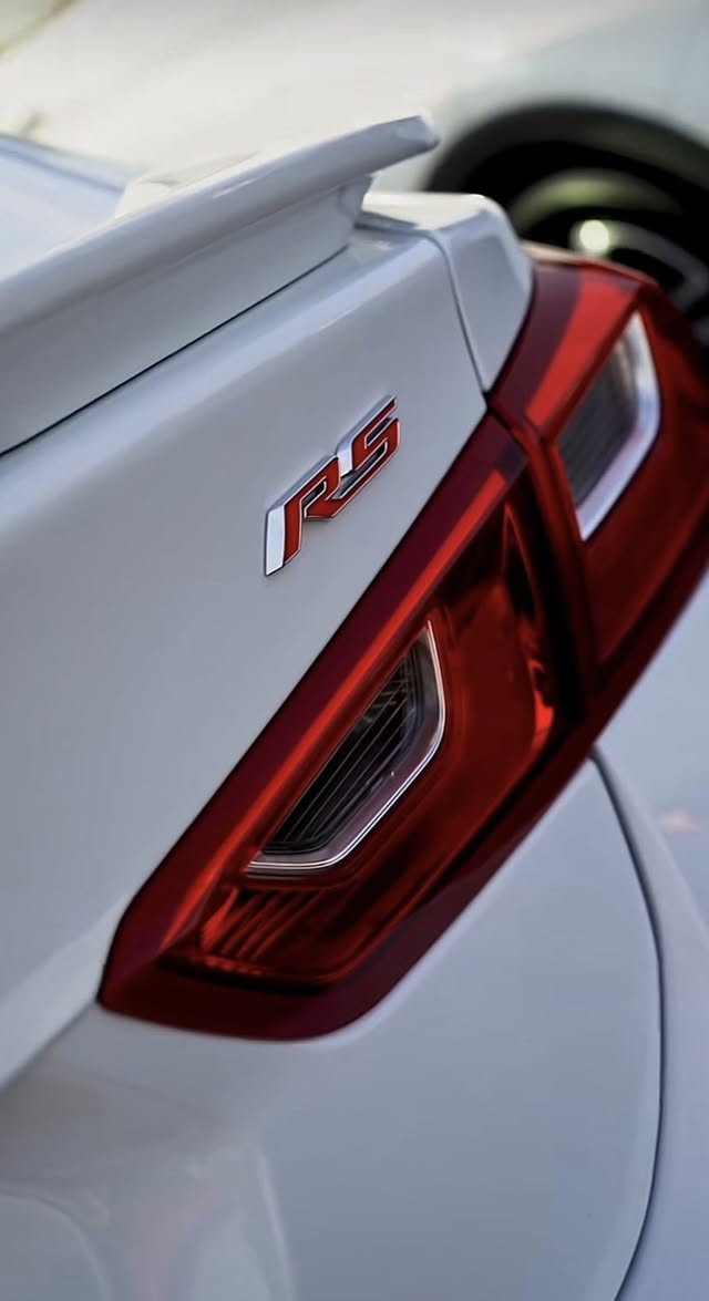 سلام عليكم
ماليبو 2024 فئة RS
ماشي ٦ الف  جاملغ سبغ  باب مبدل بلادي 
بجم كبس بلادي  رقم كاتي تترقم شمالي 
سعر ١٢٥ بيها مجال
***********
