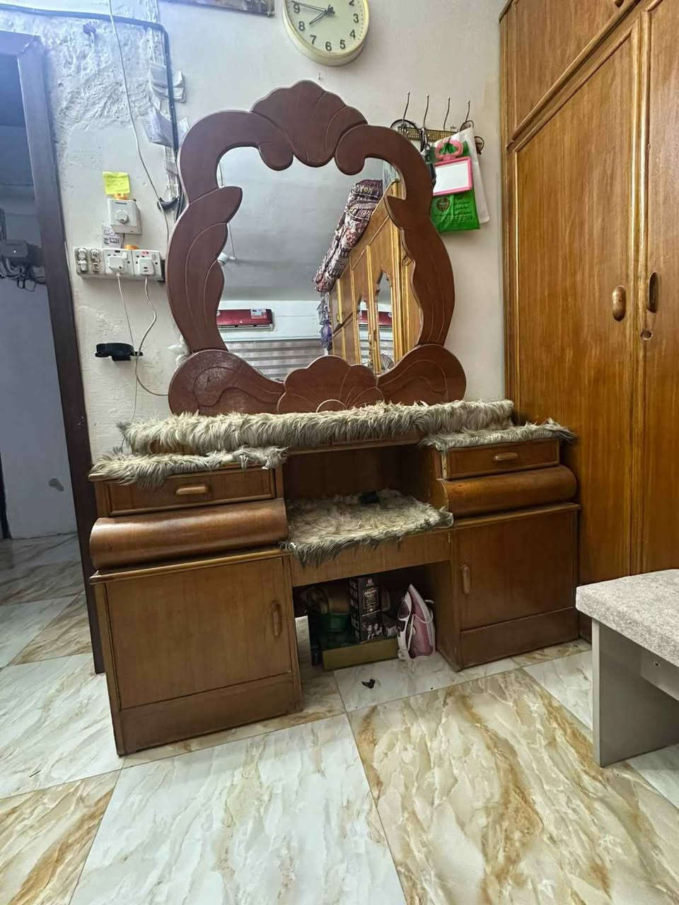 السلام عليكم 
غرفة تسكام للبيع السعر ٧٥٠ وبيها مجال 
ميز طعام وكراسي 
للاستفسار الاتصال على الرقم *********** ديوانية, القادسية

