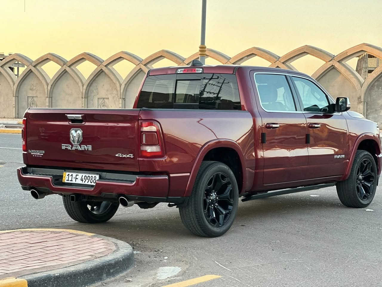 دوج رام لارامي موديل 2022 رقم بغداد ضررها جاملغ وبنيد بدون دواخل والجاملغ الأمامي الثاني بيه صبغ توحيد لون بدون لغود وشواصي السعر 285 قابل للتفاوض للأستفسار 
*********** 

المواصفات بصمة تشغيل وبصمة ابواب بانورما دوس كهرباء كشنات جلد كهرباء تدفئه تبريد بالشحنات شاشه كبيره كامره حساسات امامي خلفي تبريد قطعتين باب الصندوق كهرباء محرك V8 اشاير بالمري باب طويل بدي قصير المرغوب منافذ شحن متعدده مري قلاب شفط فور ويل 4x4 هوك امامي خلفي مكان السيارة كربلاء المقدسة
