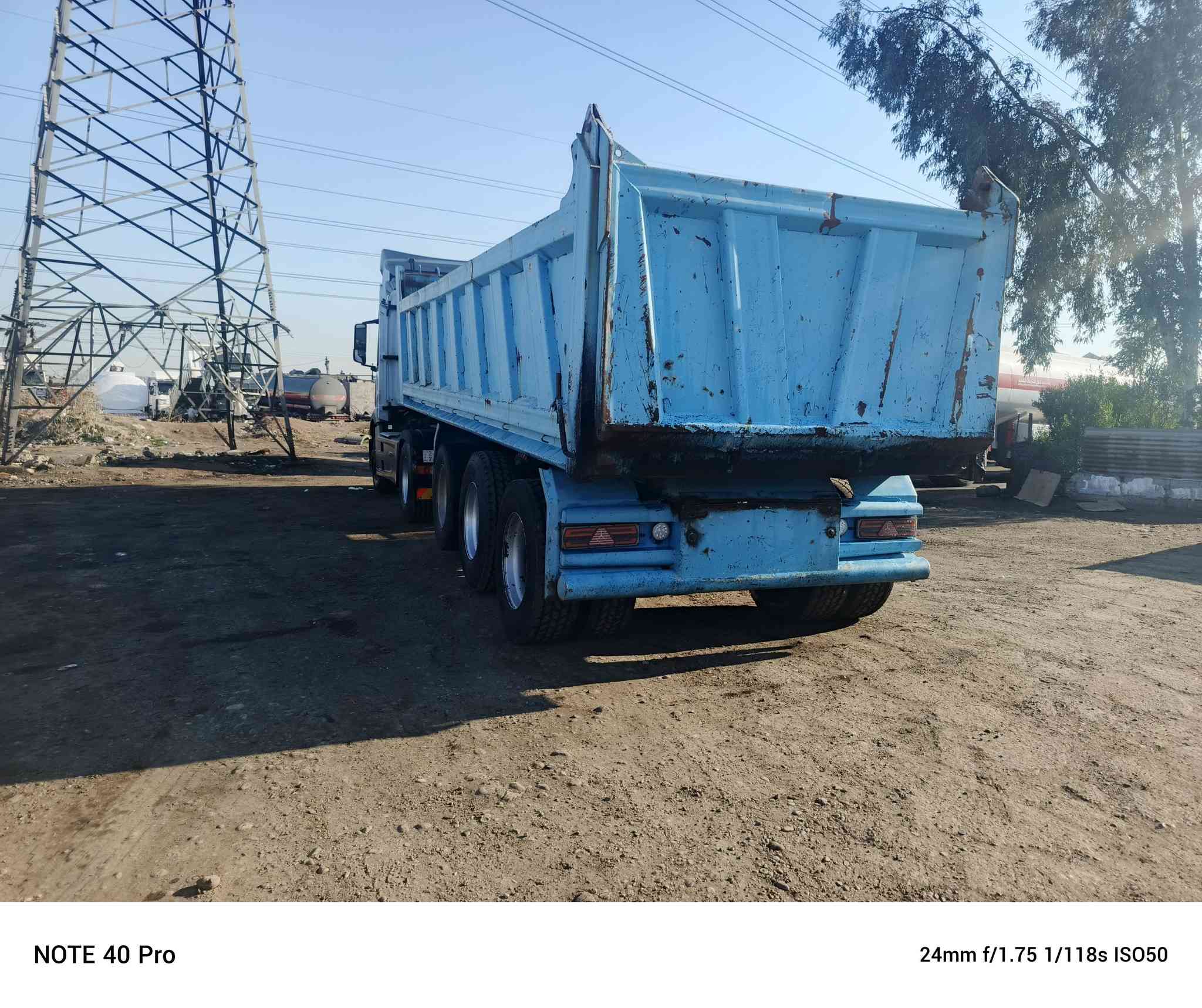 السلام وعليكم نساف للبيع طخم تايات رقم الهاتف /***********//***********
