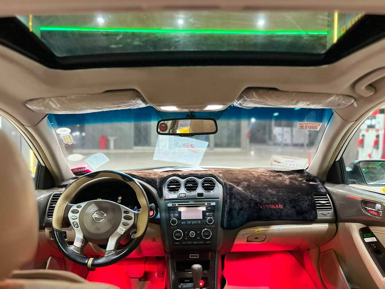 نیسان ئاڵتیما مۆدێل ٢٠١٠ فول فول مواسەفات سبوخی هیچ نیە سۆنەرم داناوە ماشااللە سەیارەكە تابڵێیت جوانە 
بەشەرتی گێرو مكینەو سەدرو تەبریت تحویل غەرامە 
سەنەوی تازەیە 
٤تایەی تازەشی لە ژێرە دینار مسرەفی نیە
شوێن  كلار
*********** كالار, السليمانية
