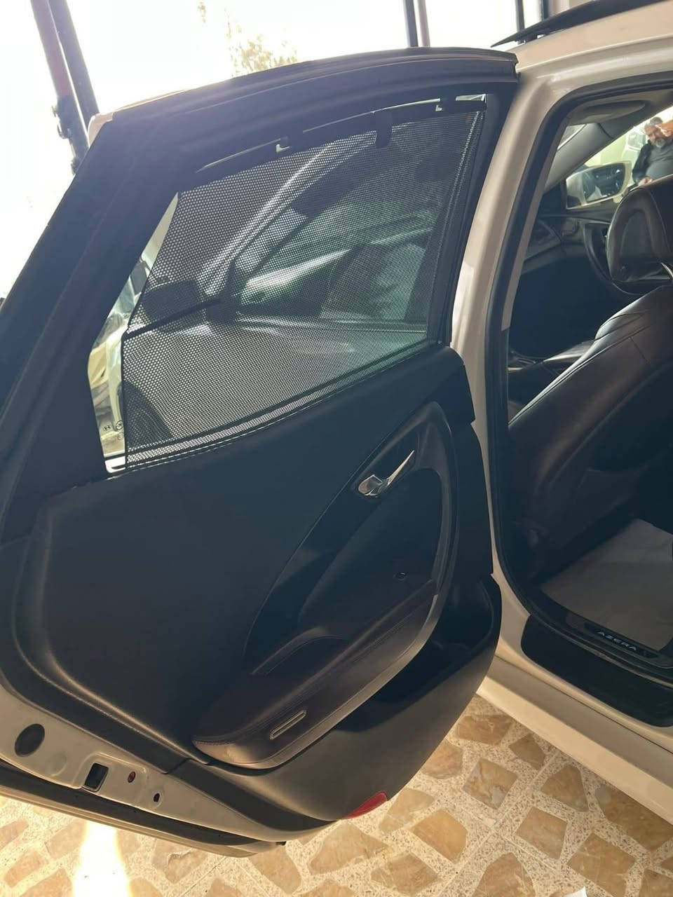 السلام عليكم
هونداي ازيرا موديل ٢٠١٥ فول مواصفات 
بصمه ابواب وتشغيل 
بانوراما طكتين 
كشنات جلد
تدفئه  كشنات
قطعتين تبريد 
تحكم كشنات منفصل بل ابواب 
برده خلفيه كهربائيه 
بردات جانبيه خلفيه 
مري شفط نظام ترحيب
مري قلاب..............
عنده تقرب اناره داخليه 
لدات خلفي 
حساس امامي خلفي 
لد مري جانبي 
حساس خلفي امامي 
يدات نيكل إشارات ترحيب جانبي 
دبل كزوو خلفي 
ويل كب 19
حدادة جديدة وتخم تاير جديد 
محرك 3300 / 6V المرغوب 
السيارة رقم نجف نكيلزي مداور ثاني يوم  ومكان السيارة النجف
وارد خليجي  جاملغ خلفي من جهة السائق مصبوغ
السعر 135 ورقة وبيها مجال
أو مراوس ب ملكه اصولي شرط رقم الماني أو نكليزي 

هذه رقم صاحب السياره اني مكلغ  بل نشر ‏‪‪0781 999 7516‬‬‏
