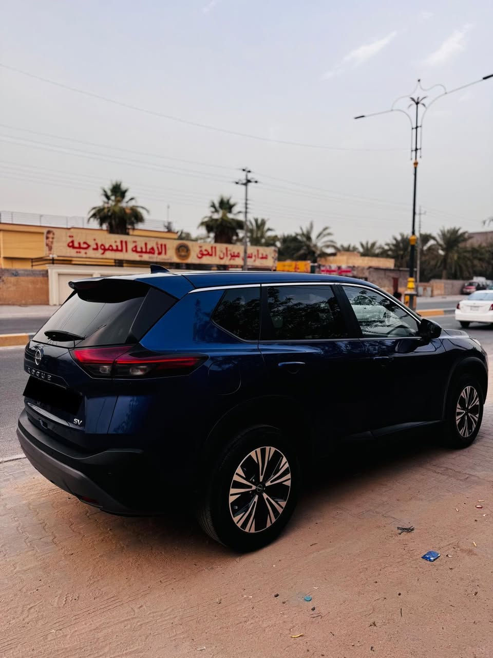نيسان روج 2023 فول مواصفات مكفولة حادثها فقط بامريكا وهو الدعامية 
محرك 1500 تيربو 3 سلندر 
قوة 201 حصان 
عزم 225 قدم
* شاشة معلومات وترفيه 8 انج
* Apple CarPlay و Android Auto
* كاميرا 360
* تشغيل بصمة
* شحن لاسلكي
أنظمة أمان قوية 
* فرملة طوارئ تلقائية
* تحذير النقطة العمياء
* المحافظة على المسار
* رادار أمامي
* 3 انظمة للقيادة
* حساسات أمامية وخلفية 
عزل ممتاز 
صرفية ممتازة 
ناعمة بالسواقة 
السعر المطلوب ٢٥،٥٠٠،٠٠٠ دينار فقط


**إذا كنت صاحب هذا الإعلان وتريد حذفه لأي سبب، رجاءا أرسل رسالة إلى الدعم الفني**