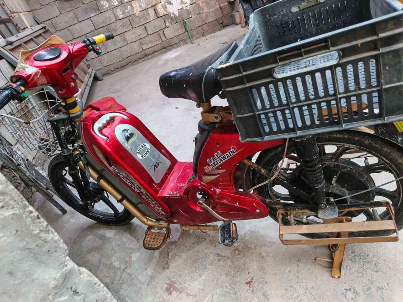 متاح دراجه نسر الذهبي بطارياته تعبانه ب 175 مكان سكنيه ***********
