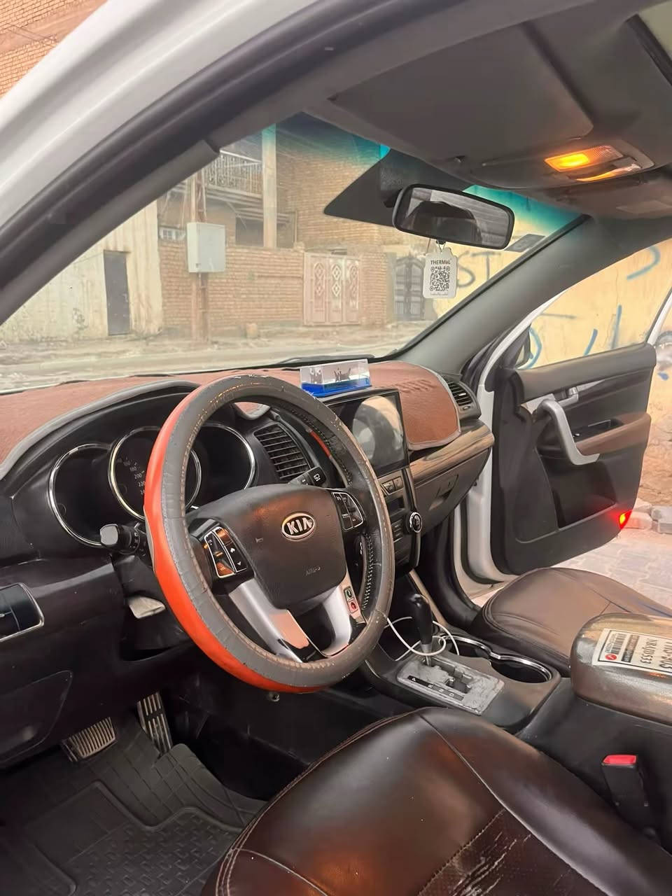 السلام عليكم سيارة سورنتو 2012فول خليجي مكينة ستة سلندر سبعة راكب ضربة جاملق خلفي وباب السايق مبدل والجنطة مبدلة والباقي مكفولة ماعدة المذكورات السيارة موضحة في الصورة اسعر
130 وبيهة مجال للتواصل علة الءقام التالية
***********
***********
