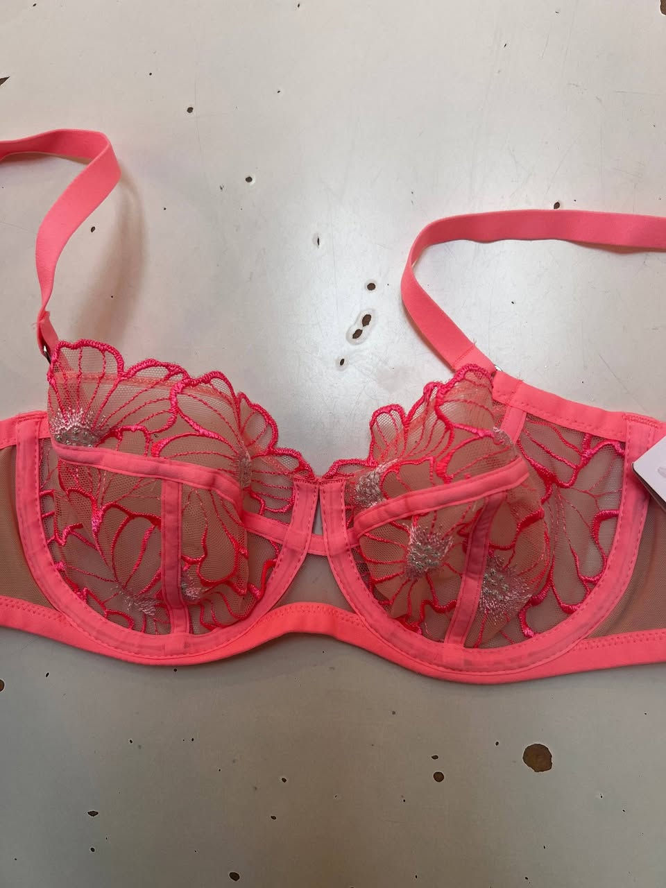 لانجريات القطعه بالف بس


**إذا كنت صاحب هذا الإعلان وتريد حذفه لأي سبب، رجاءا أرسل رسالة إلى الدعم الفني**