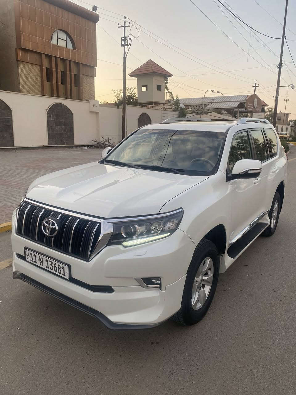 برادو 2019 فول مواصفات TXS وكالة ساز تويوتا العراق للبيع بسعر مناسب جدا
السيارة رقم بغداد الجديد باسمي وهزة وسنوية جديدة ثاني يوم تحويل 
السيارة كلش نضيفة ماشية 74000 كم حقيقي وع الفحص وين ميعجبك 
االسيارة بيها ملاحضات بسيطة اخر اربع صور بالمنشور مذكور بيها كل الملاحضات والسيارة بدون صبغ حتى الدعاميات بدون صبغ وكير ومحرك كفالة
مواصفاتها محرك 6 سلندر 4000 وتشغيل عن بعد وكراسي جلد وكهرباء الامامية ثنينهن وفتحة سقف وثلاجة وحساس ضغط الاطارات ودبل تانكي وهوك خلفي وزراك لايت ولحاية وحساس دعامية خلفي وشاشة وكاميرا وباقي المواصفات المعروفة 
تخم تاير دنلوب جديد وباتري جديد ودهن وفلاتر وارضيات بلادية وطفاية ومثلث وعدة كاملة وبصمات ثنين 
السيارة مناقصها شي ربع متصرف عليها

مكان السيارة بغداد
السعر 38800$ يعني 388 ورقة وبيها مجال اتصل وتدلل

تليفون *********** وبي واتساب
