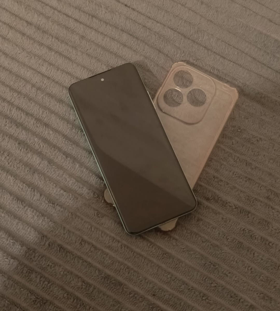 السلام عليكم
جهاز HERo c60
ذاكره 64 
كامل ملحقات 
جهاز نضيف كلش 
للبيع او مراوس مكاني كوت للاستفسار ***********
