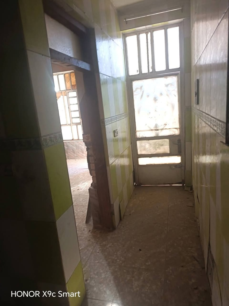 للبيع بيت 🏡 طابو صرف فى #شهداءالبياع مربع جامع 🕌 الكبيسي #مساحته١٥٠م واجهه سته يحتوي على #غرفتين_نوم 😴 وصاله ومطبخ وصحيات للإستفسار #اتصال 🤙 على الرقم 
***********
#الجميع

