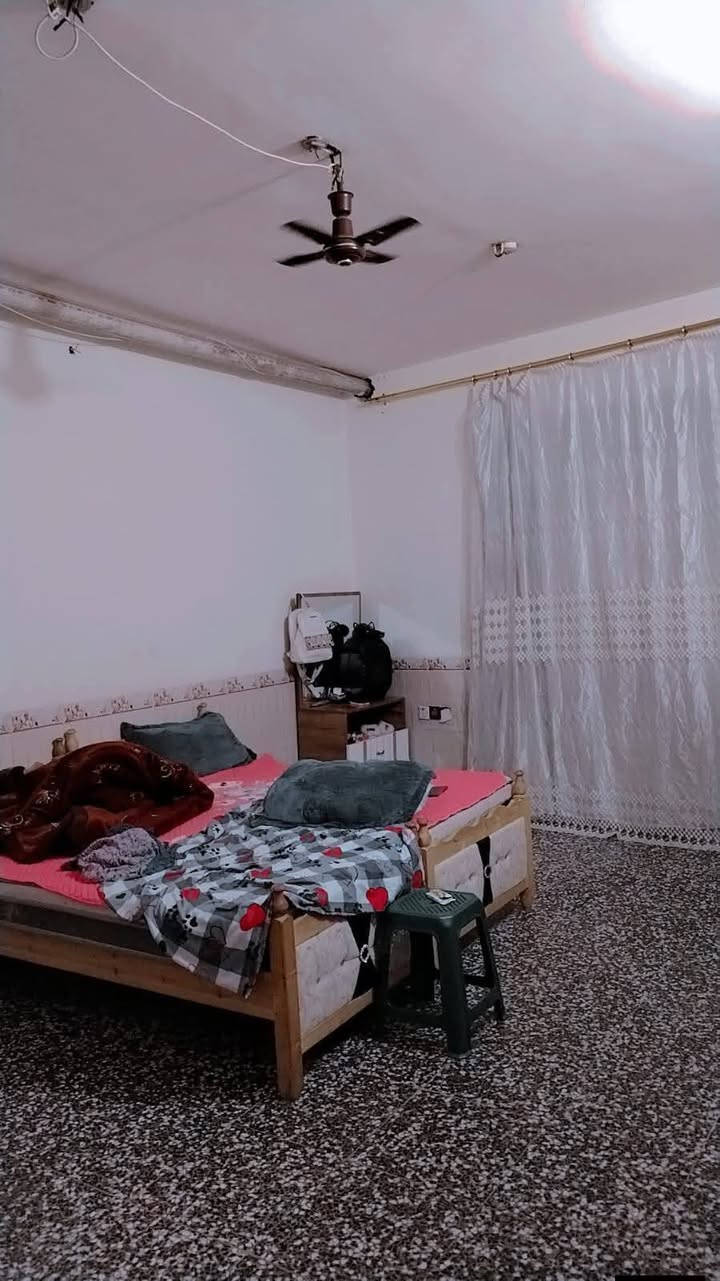 دار للبيع.80م. استثمار. 3طوابق 
معزولات.
 طابق الارضي استقبال غرفتين نوم. خدمات مطبخ

طابق ثاني درجه معزول بره استقبال غرفه مطبخ خدمات سطح
طابق ثالث غرفه سويت + صطح 
العنوان // الشعب نهايه شارع صحه قريب علئ صوره  بزراعي سند 25 بدايه زراعي قريب شارع عام مال صحه

ملاحظه// اذا تريد تئجر. فوك وجوه شهريتك بل 700 

سعر  ١٢٠مليون بيه مجال 
الإستفسار الاتصال ع رقم واتساب
***********
