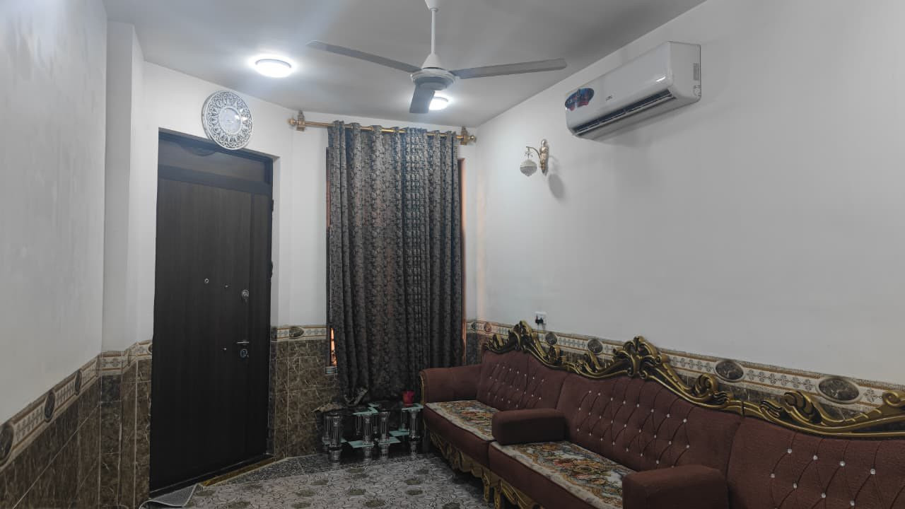 دار للبيع. طابو صرف. حي سلام. شارع. ١٢ طابق. ونص.  بناء طابوق.   مربع. ذهبي. مكان.  مميز. جداً. 
مساحه. 125  مواصفات. البيت.  ١على ١. 
بسم. شخص. واحد. تحويل. مباشر.  
سعر.  105.  مليون.   ***********  

المو شراي. لايتصل.     تحياتي. لجميع.
