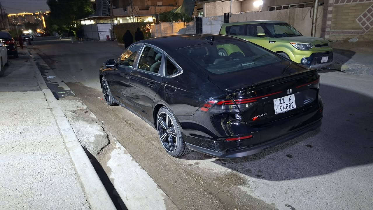 هوندا اكورد 2024 سيارة نظيفة كلش ومعتنين بيها اخت الزيرو ضربتها بابين مثل ما موضح بالصور والسيارة مكفولة مكينة كير تبريد كهربائيات المواصفات سبورت تدفئة كشنات وستيرن كشنات كهرباء تدفئة مراية جانبية رادارات فتحة سقف مثبت سرعة تكيفي كامرة خلفية 3  وضعيات دخول ذكي تشغيل عن بعد صندوك كهرباء تشغيل عن بعد ماشية 16000 كيلو وقابل للزيادة البسيطة

سعرها 215 وبيها مجال بسيط للجناية مكان السيارة حي الجهاد 
رقمي ***********
